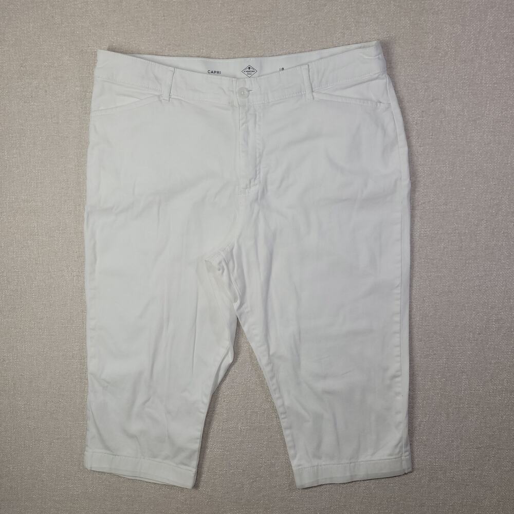 St. John's Bay Women's White Capri Pants - Size 18